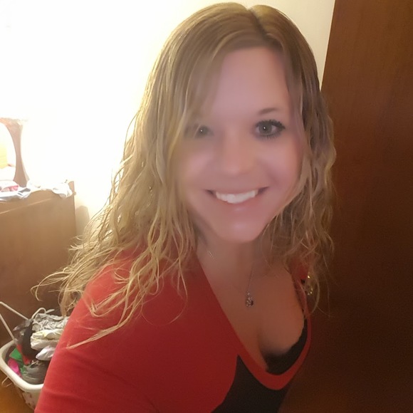 Meet your Posher, Courtney a - Picture 1 of 1